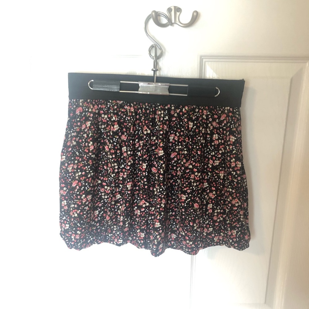 Urban Behaviour Floral Mini-Skirt